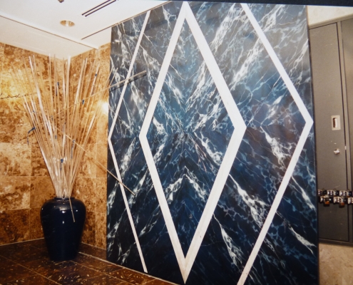 Murs patinés et soubassements en faux marbre. Salon de thé / Japon - Alain Grand Peintre décorateur